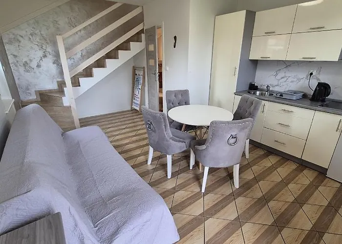 Dla Rodzin Z Dziecmi Domkicetniewopl Lodge *